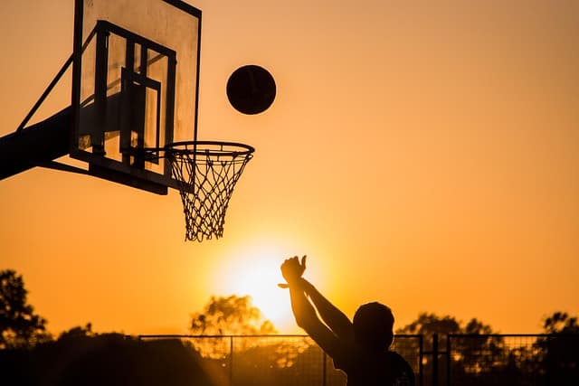 Les techniques de tir à maîtriser pour briller au basketball
